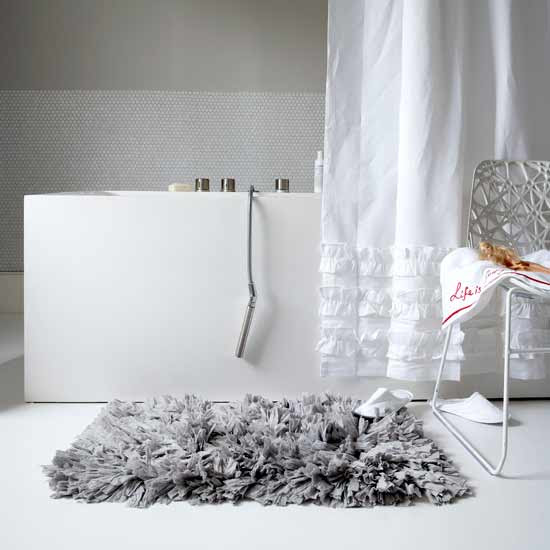 Grey and white bathroom with textiles | Stylish greys - 10 decorating ideas | Housetohome.co.uk