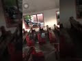Vídeo - Tsunami ingresa a iglesia con familia adentro en Tonga.