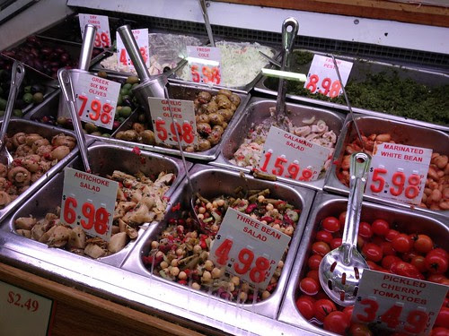 Olive-Salad-Bar-Luccas_5397