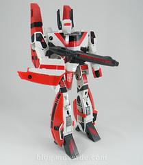 Transformers Jetfire G1 - modo robot con armadura