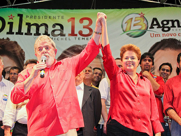 Dilma Rousseff com o presidente Lula durante comício em Brasília Dilma Rousseff com o presidente Lula durante comício em Brasília