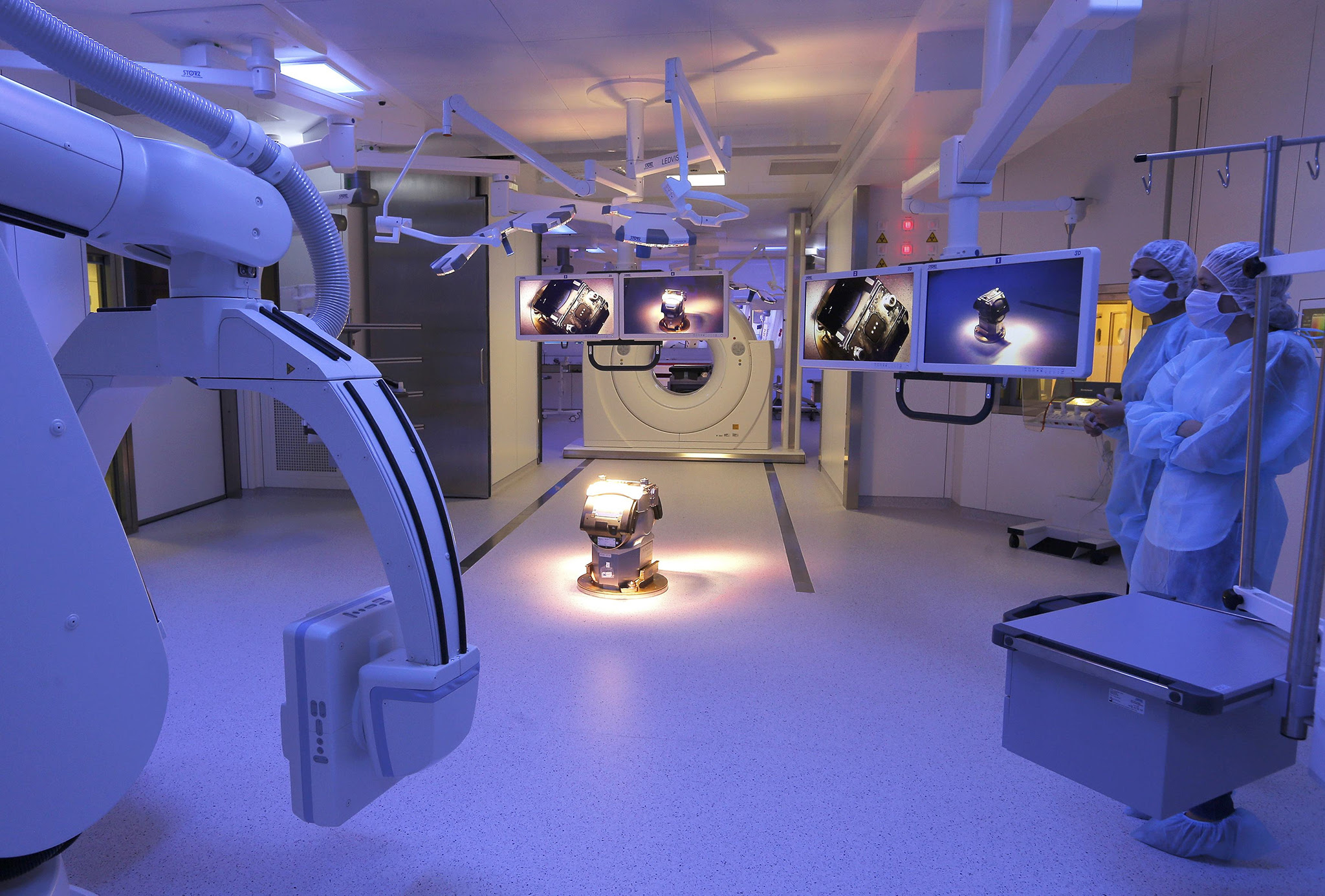 Technicians visit a new hybrid operating room of the IHU, Institute of Image-Guided Surgery in Strasbourg, France, September 29, 2016. The hybrid operation room of the IHU combines the most advanced minimally invasive surgery techniques and the latest medical imaging technologies, resulting in the most advanced surgery platform of the world. Picture taken September 29, 2016.  REUTERS/Vincent Kessler