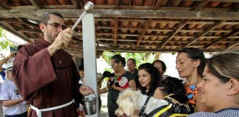 Bênção dos animais no Convento de São Francisco, em Olinda / Foto: Sérgio Bernardo/JC Imagem
Bênção dos animais no Convento de São Francisco, em Olinda / Foto: Sérgio Bernardo/JC Imagem