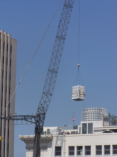 CU-crane drop off onto SB Lofts rooftop