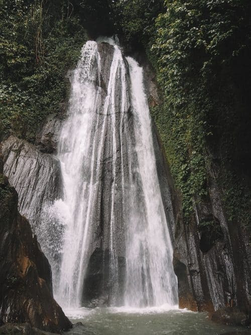DUSUN KUNING WATERFALL YELLOW WATERFALL Jonny Melon DUSUN KUNING WATERFALL YELLOW WATERFALL Jonny Melon