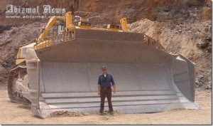 largest-vehicles-in-the-world-1850B-komatsu-D575A-superdozer-300x177