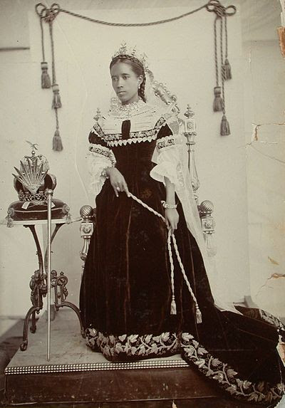 File:Queen Ranavalona III, Antananarivo, Madagascar, ca. 1890-1895.jpg