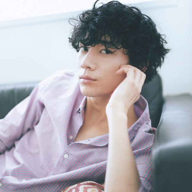 最新 櫻井翔 髪型 パーマ トレンディなヘアスタイル