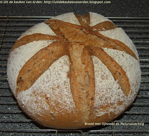 Brood met lijnzaad en Natursauerteig