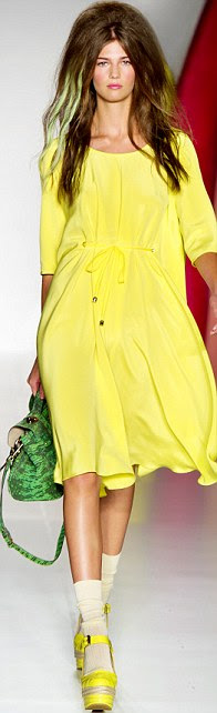 http://i.dailymail.co.uk/i/pix/2011/09/18/article-2038807-0DF68EE700000578-608_196x642.jpg