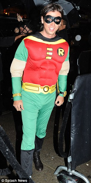 http://i.dailymail.co.uk/i/pix/2011/10/30/article-2055242-0E9808FD00000578-215_306x610.jpg