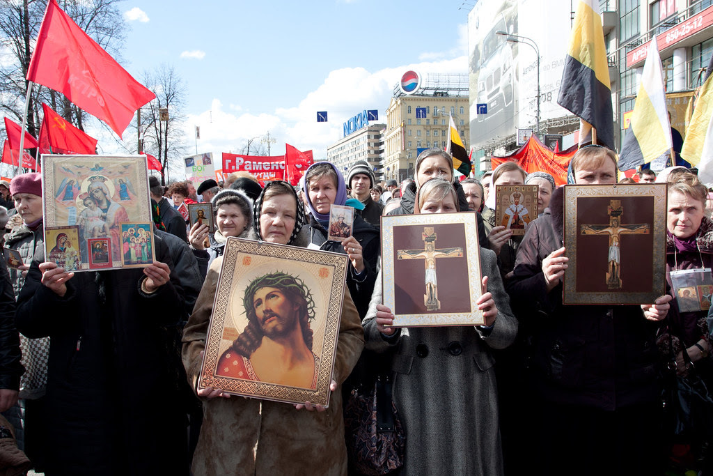 Совместный протест коммунистов и ультра православных против унивесальной электронной карты
