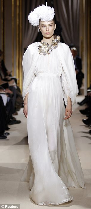 http://i.dailymail.co.uk/i/pix/2012/01/23/article-2090817-116CA74A000005DC-801_306x703.jpg