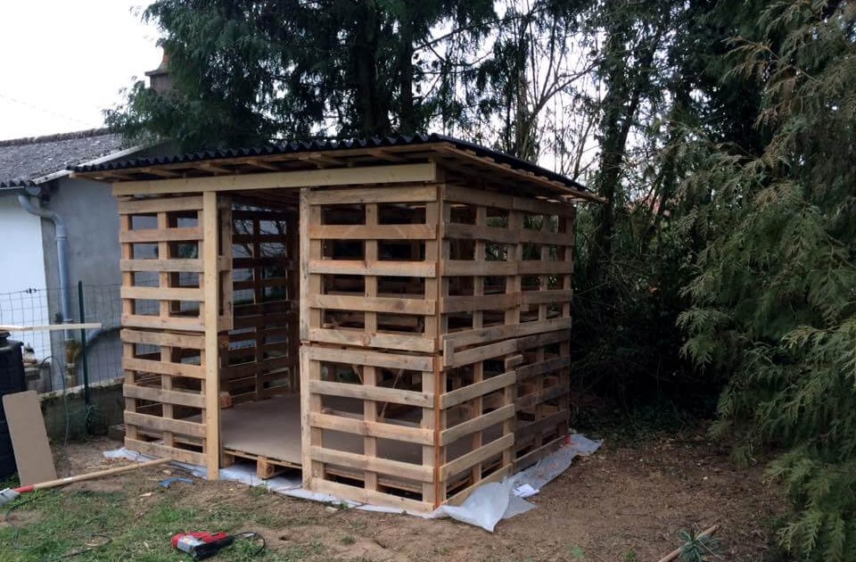 Watabak: Storage Shed Made Of Pallets