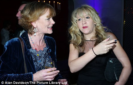 http://i.dailymail.co.uk/i/pix/2011/11/21/article-2064090-0EE0C83200000578-27_468x301.jpg
