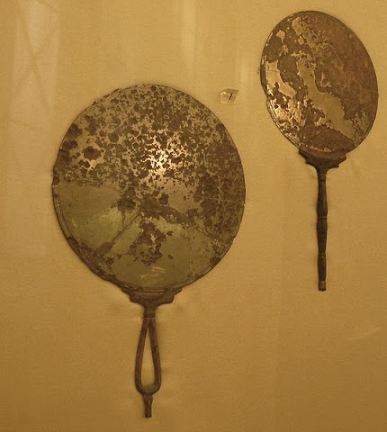 File:Mirrors from Salona.JPG