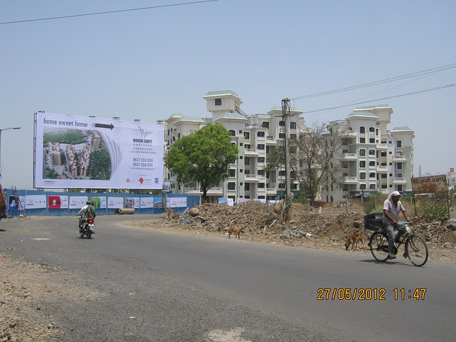 Visit Windsor County, 1 BHK 2 BHK & 3 BHK Flats near Reelicon Garden Grove, Datta Nagar, Ambegaon Budruk, Pune 411046 - Reelicon Garden Grove & Hoarding on Katraj Ambegaon Khurd Road
