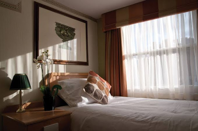 Comments and reviews of Phoenix Hotel