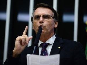 16/04 - O deputado Jair Bolsonaro (PSC/RJ) discursa durante sessão de discussão do processo de impeachment da presidente Dilma Rousseff no plenário da Câmara, em Brasília (Foto: Gustavo Lima/Câmara dos Deputados)