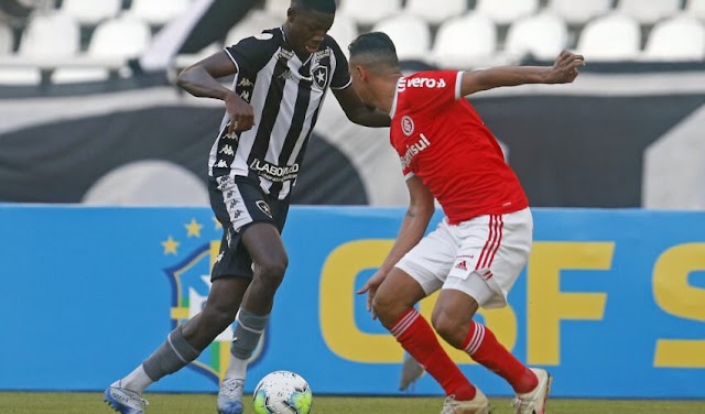 Botafogo joga mal (e VAR também) e perde invencibilidade