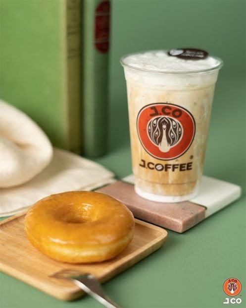 Enjoy a J.co DUE-sized drink from their curated selections plus a #Glazzy donut for only Php 100