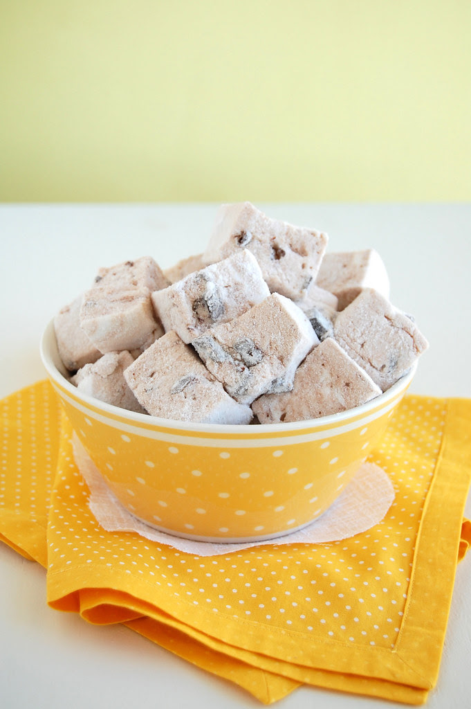 Choc chip marshmallows / Marshmallows com pedacinhos de chocolate