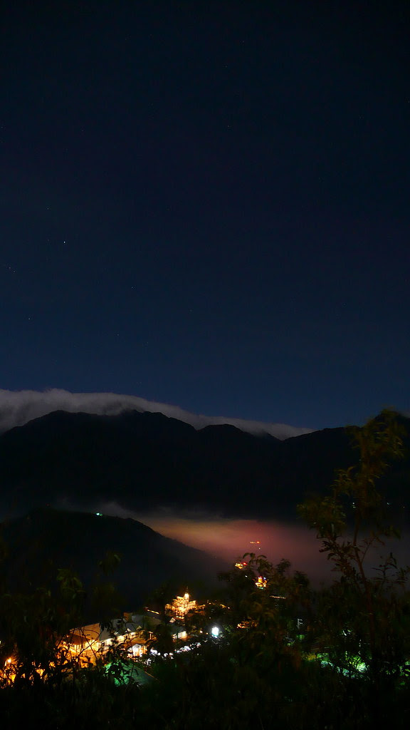 夜眺廬山溫泉區