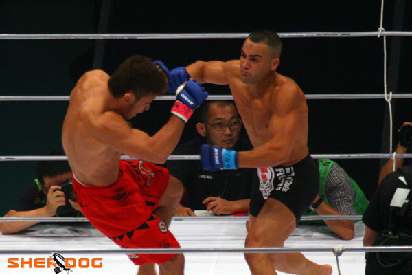 Eddie Alvarez (black trunks) vs. Tatsuya Kawajiri