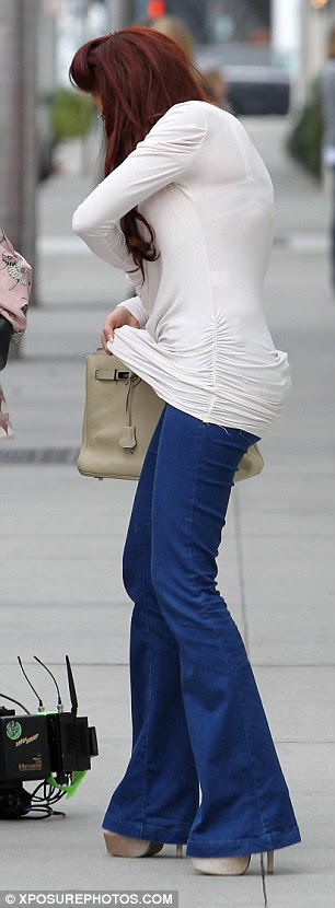 http://i.dailymail.co.uk/i/pix/2011/12/11/article-0-0F24468C00000578-656_306x830.jpg