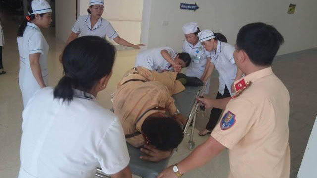 CSGT bị hất văng, csgt, tai nạn giao thông, Hà Tĩnh CSGT bị hất văng, csgt, tai nạn giao thông, Hà Tĩnh