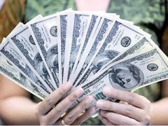الجنيه المصري يعود للهبوط بسبب ظاهرة «الدولرة»
