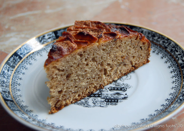 Banana apple cake