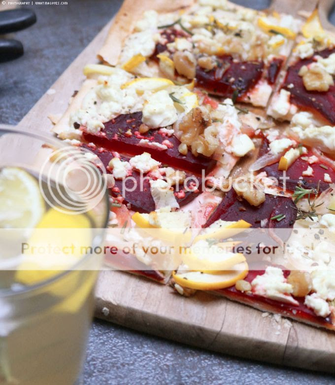 Herbstflammkuchen mit Roter Beete, Rosmarin, Honig und Walnüssen | whatinaloves.com