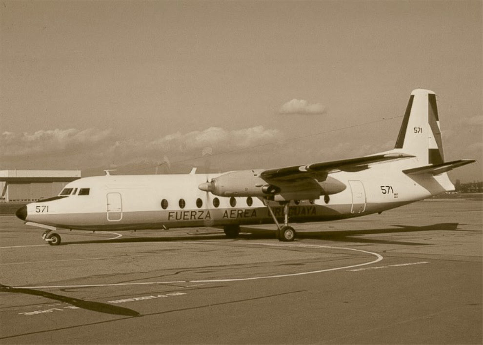 Самолет Fairchild FH-227D борт T-571 Самолет Fairchild FH-227D борт T-571
