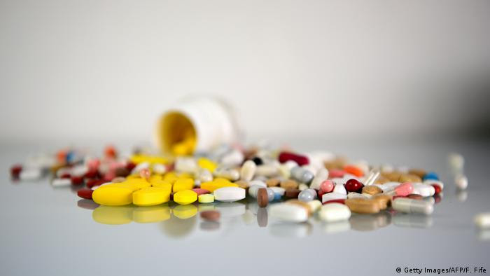 Tabletten Symbolbild Versandverot für rezeptpflichtige Medikamente geplant (Getty Images/AFP/F. Fife)