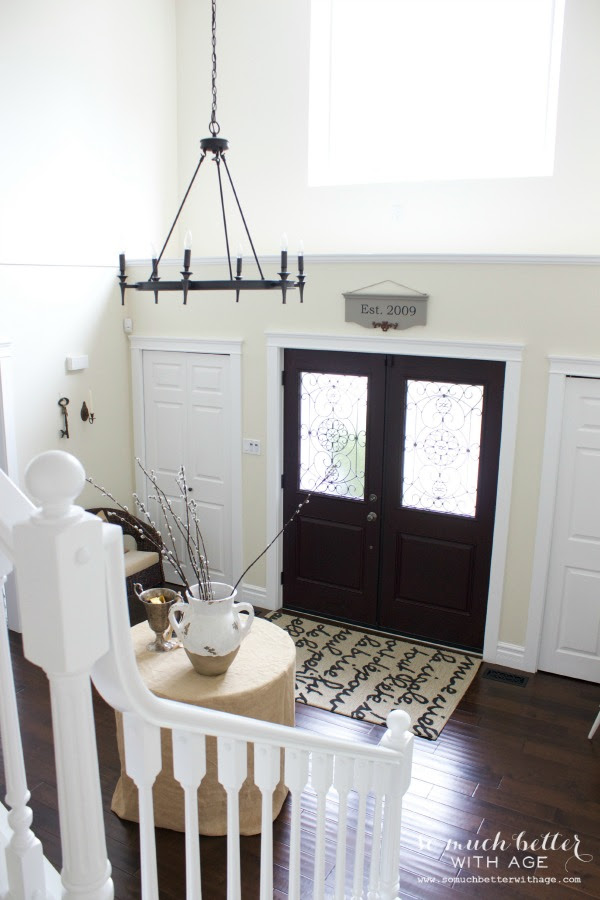 neutral-foyer