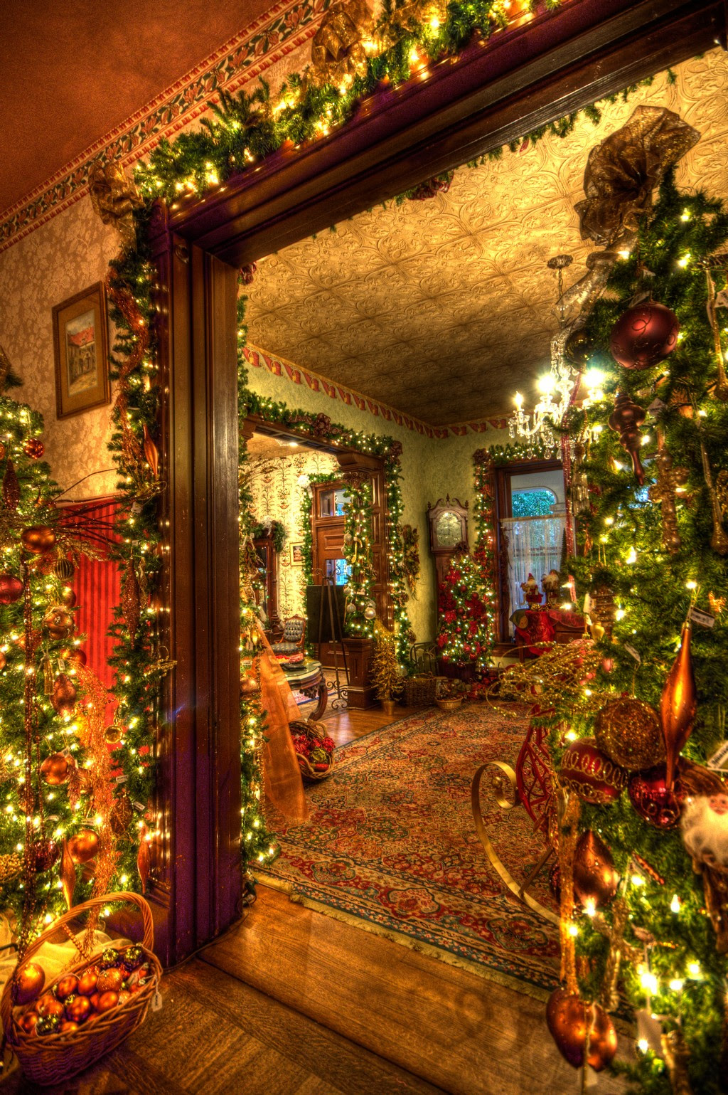 30 Beautiful Victorian Christmas Decorations Ideas ...
