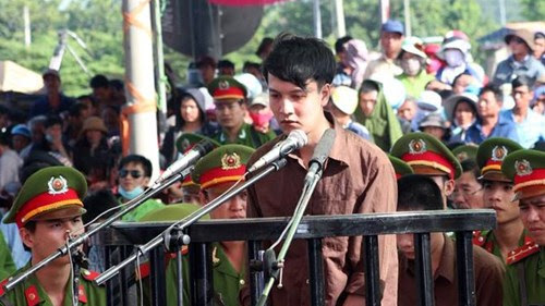 Cận cảnh ánh mắt khó đoán của Nguyễn Hải Dương tại tòa - ảnh 6 Hình ảnh Cận cảnh ánh mắt khó đoán của Nguyễn Hải Dương tại tòa số 6