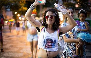 Bloco de Carnaval de ativistas protesta contra alto número de cesáreas Bloco de Carnaval de ativistas protesta contra alto número de cesáreas