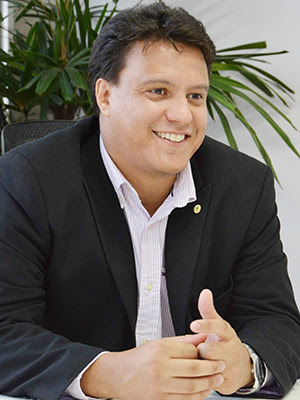 Secretário de Educação Felipe Camarão