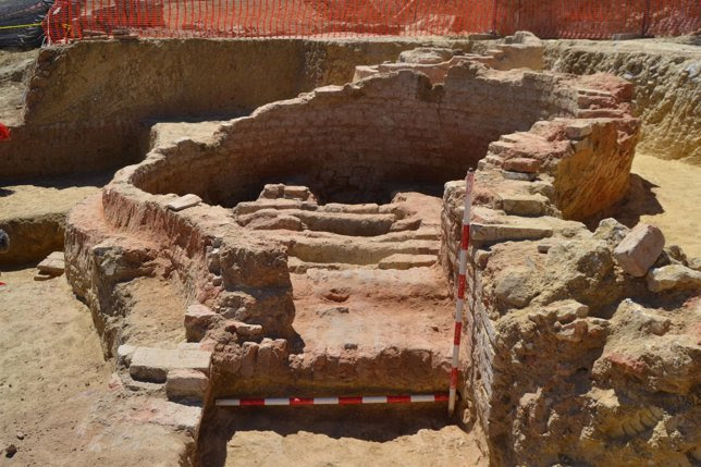 Restos arqueológicos halladas por la UHU en el puerto histórico de Palos