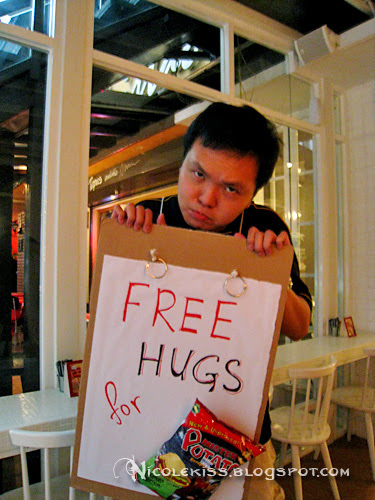puppy eye simon with free hugs sign