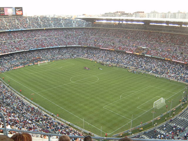 Archivo:Camp Nou from highest stand.jpg