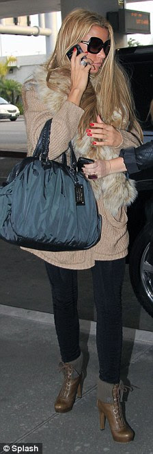 http://i.dailymail.co.uk/i/pix/2011/12/12/article-2072951-0F24D19100000578-951_224x661.jpg