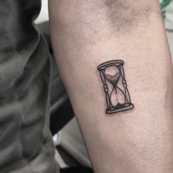 Minimalist Simple Hourglass Tattoo - Best Tattoo Ideas