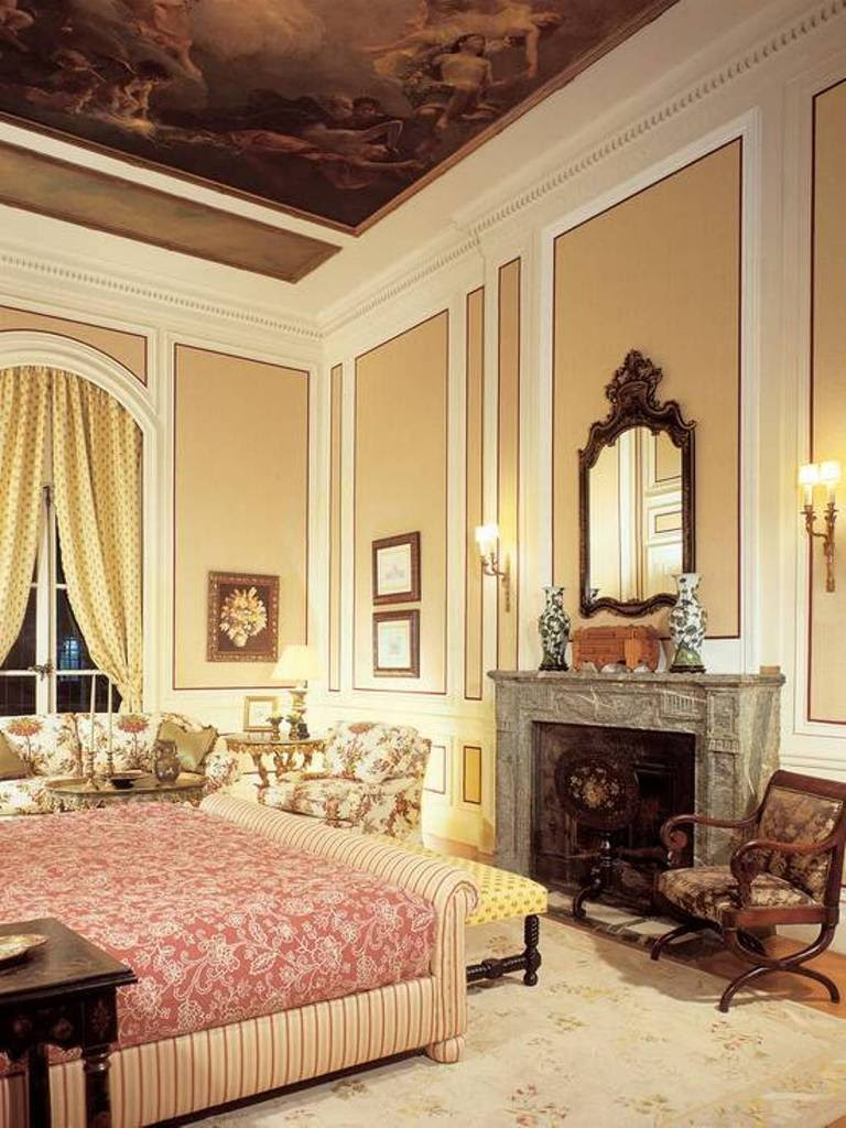 15 Luxurious Gold Bedroom Design Ideas - Decoration Love