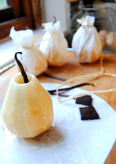 Pears en Papillote with Chocolate and Vanilla