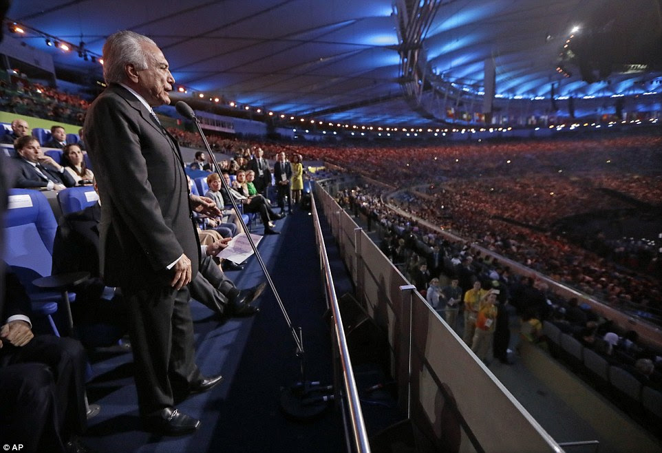 Brasil Presidente interino Michel Temer, cuja presença provocou protestos furiosos, deu um endereço na Cerimônia de Abertura
