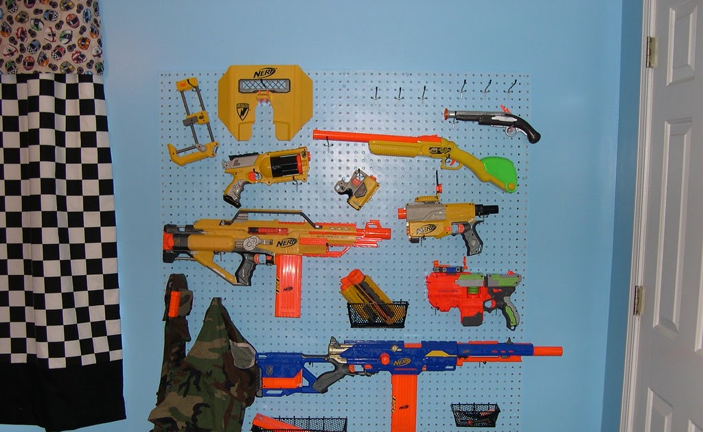 Nerf Gun Rack / (this will need to be cut into.