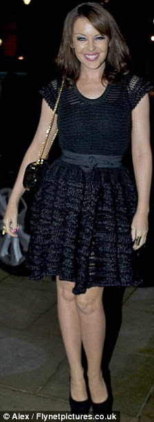 http://i.dailymail.co.uk/i/pix/2011/11/04/article-0-0EA89C2400000578-669_224x613.jpg